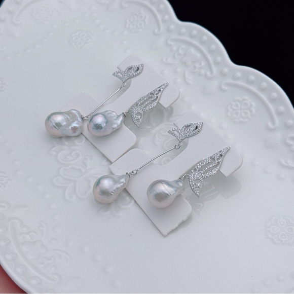 E13 S925 Freshwater Flame Ball Pearl AB Style Earrings - Picture 3 of 4